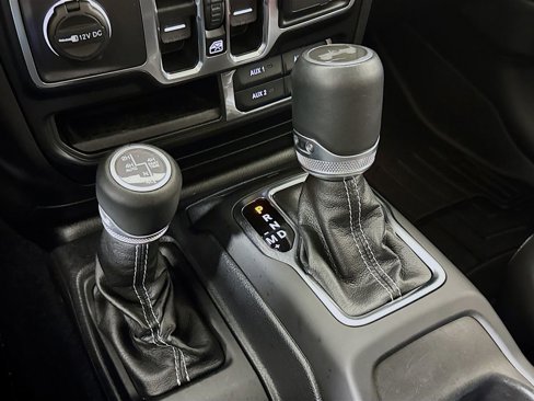 Used 2021 Jeep Wrangler Unlimited Sahara w/ Cold Weather Group image 16