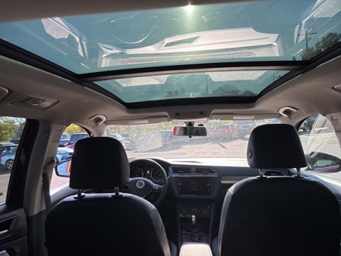 Used 2020 Volkswagen Tiguan SE w/ Panoramic Sunroof Package image 13