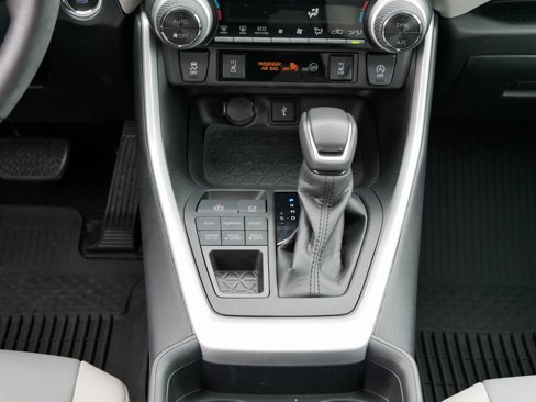 Used 2021 Toyota RAV4 XLE Premium image 19
