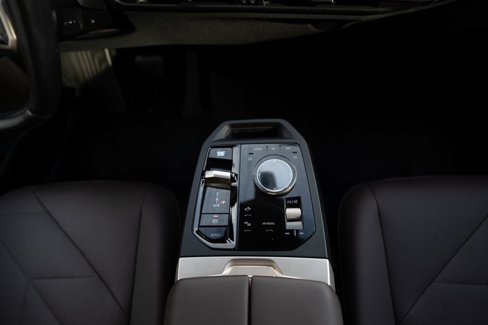 Used 2024 BMW iX xDrive50 image 31