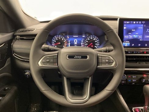 New 2026 Jeep Compass Latitude image 16