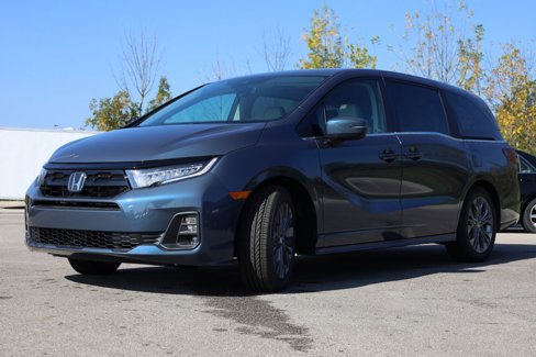 New 2026 Honda Odyssey Touring image 3