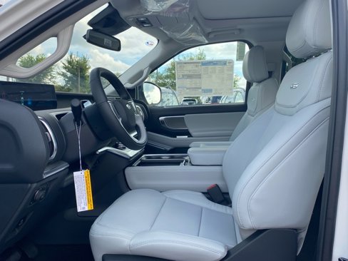 New 2025 Ford Expedition Max Platinum image 9