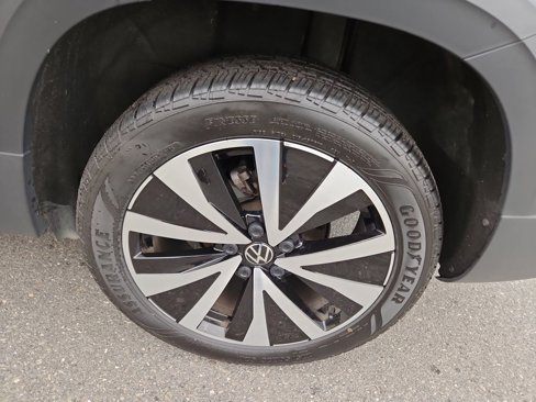 Used 2024 Volkswagen Taos SE image 31