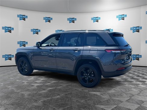 Certified 2023 Jeep Grand Cherokee Altitude image 4