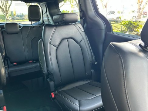 New 2025 Chrysler Pacifica Select image 14
