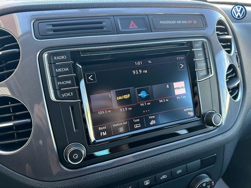 Used 2017 Volkswagen Tiguan Limited image 16