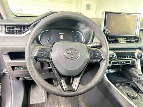 Used 2025 Toyota RAV4 LE image 28