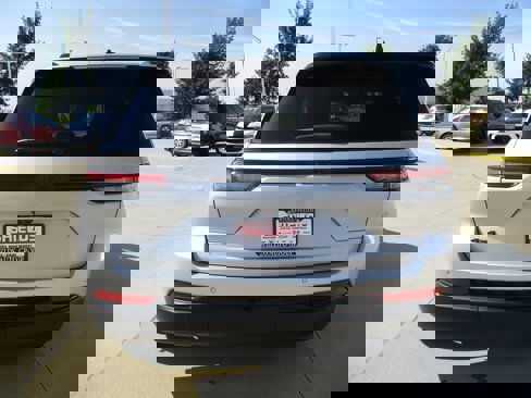 Used 2023 Jeep Grand Cherokee Altitude image 5