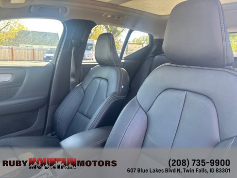 Used 2024 Volvo XC40 B5 Ultimate w/ Protection Package Premier image 12