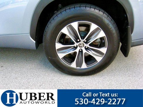 Used 2021 Toyota Highlander XLE image 16