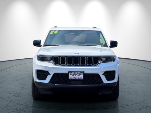 Used 2024 Jeep Grand Cherokee Laredo image 9