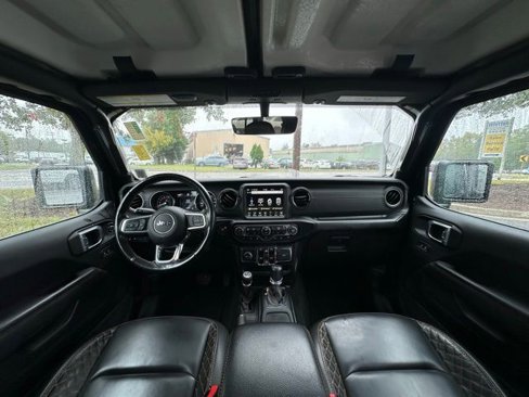 Used 2022 Jeep Wrangler Unlimited Sahara image 4