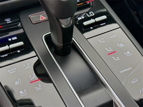 Used 2023 Porsche Macan Turbo image 17