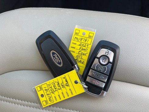 Used 2024 Ford Edge SEL w/ Convenience Package image 10
