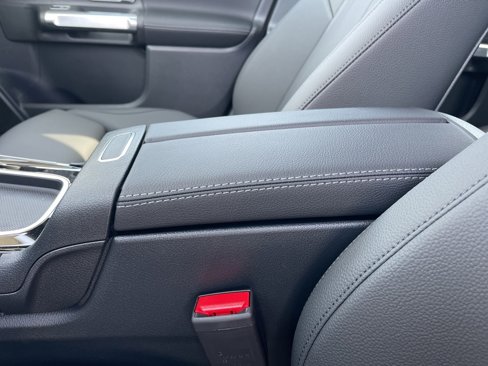 New 2025 Mercedes-Benz GLB 250 4MATIC image 12