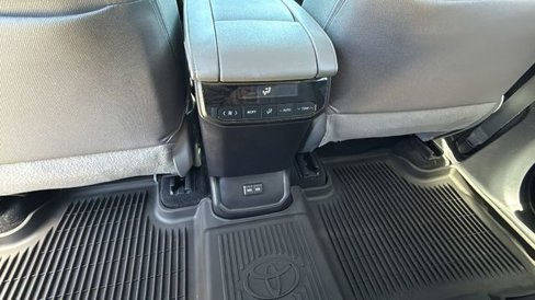 Used 2022 Toyota Highlander L image 25