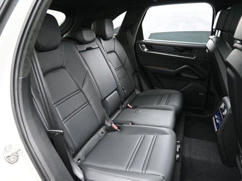New 2025 Porsche Cayenne Turbo image 27