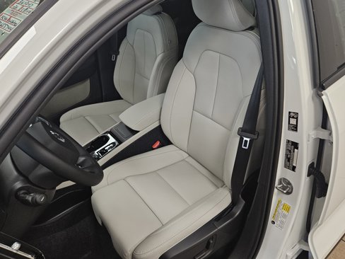 New 2026 Volvo XC40 B5 Ultra w/ Climate Package image 39