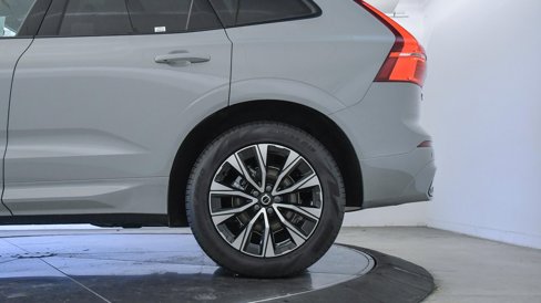 Certified 2025 Volvo XC60 B5 Core w/ Protection Package Premier image 11