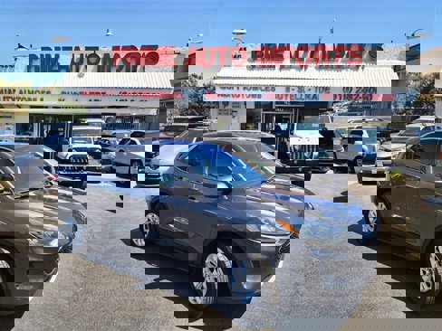 Used 2020 Ford Escape SE image 2