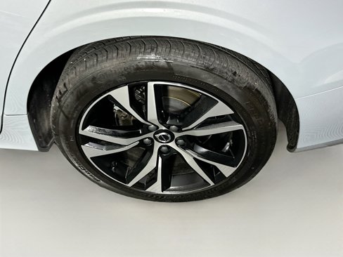 Used 2025 Volvo S60 B5 Plus image 11