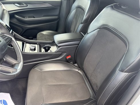 Certified 2024 Jeep Grand Cherokee L Laredo image 17