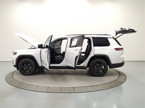 Used 2025 Jeep Grand Cherokee L Limited w/ Luxury Tech Group II image 13