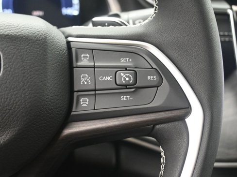 New 2025 Jeep Grand Cherokee Limited image 10