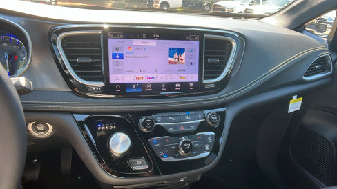 New 2026 Chrysler Pacifica Select image 29