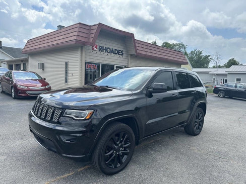 Used 2020 Jeep Grand Cherokee Altitude image 1