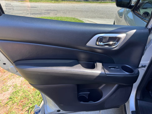 Used 2019 Nissan Pathfinder SV image 12
