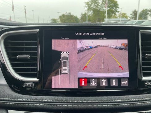New 2026 Chrysler Pacifica Limited w/ Uconnect Theater Family Group image 25