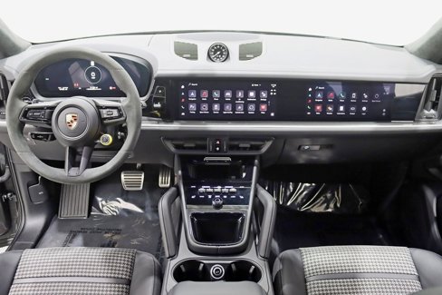 Used 2024 Porsche Cayenne S image 16