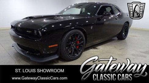 Used 2015 Dodge Challenger SRT Hellcat image 1