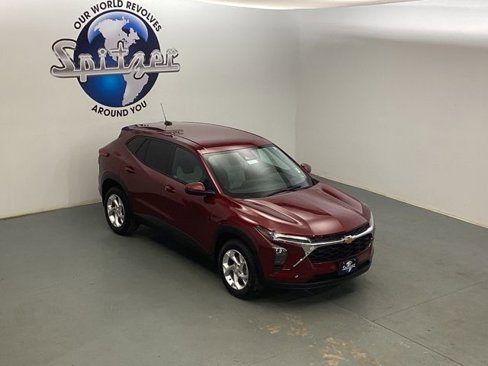 Used 2025 Chevrolet Trax LS w/ LS Convenience Package image 13