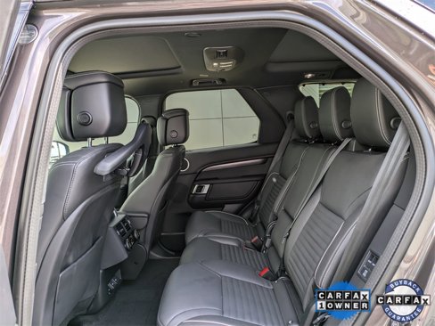 Certified 2024 Land Rover Discovery Metropolitan Edition image 14