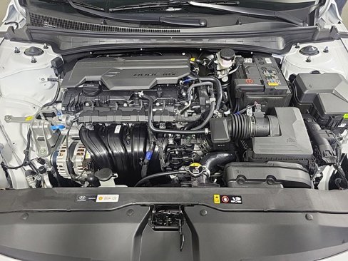 New 2025 Hyundai Elantra Sport image 9