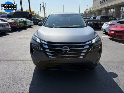 Used 2024 Nissan Rogue SV image 2