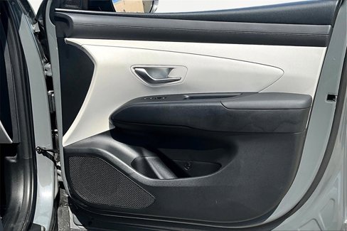 Certified 2025 Hyundai Tucson SE image 24