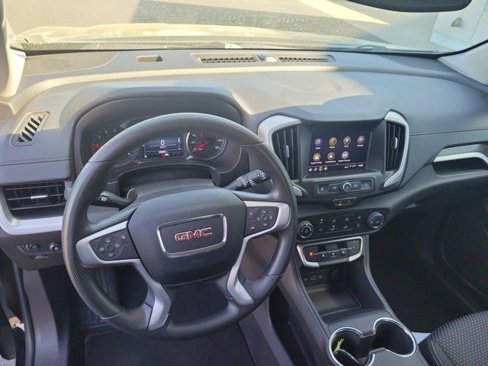 Used 2024 GMC Terrain SLE image 17