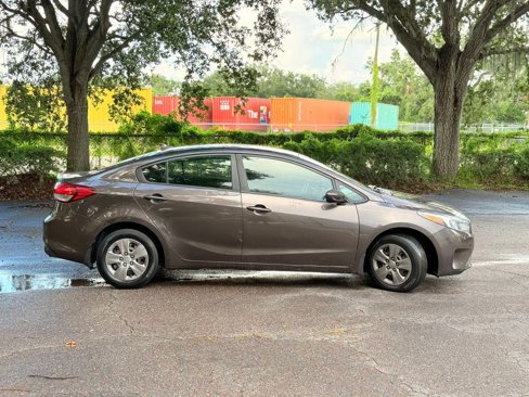 Used 2017 Kia Forte LX image 4