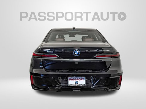 New 2026 BMW 750e xDrive w/ Premium Package image 4