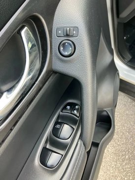 Used 2020 Nissan Rogue SV image 15