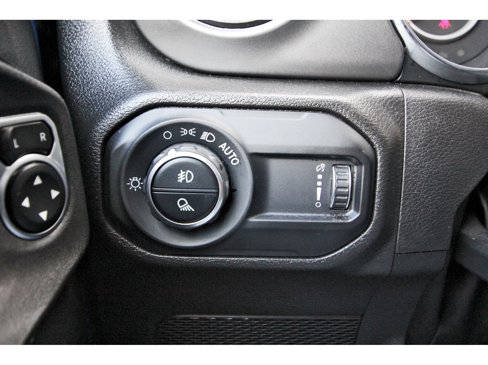 Used 2023 Jeep Gladiator Sport image 17