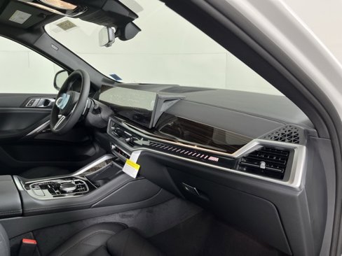 Used 2025 BMW X6 M60i w/ Parking Assistance Package image 23