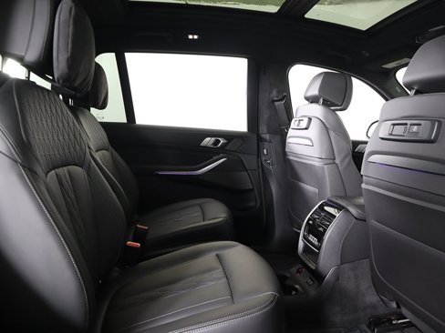 Used 2022 BMW X7 M50i image 43