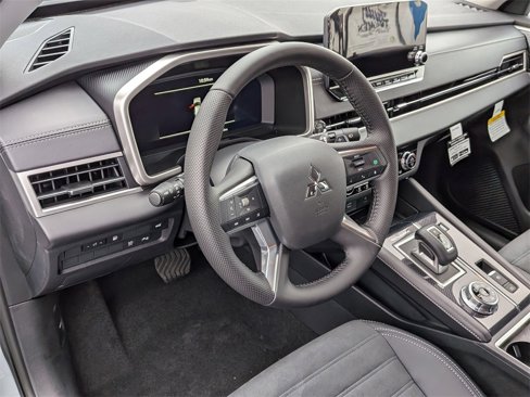 New 2025 Mitsubishi Outlander SE image 10