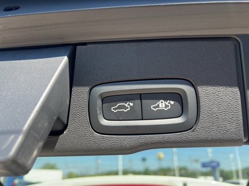 Certified 2025 Volvo XC60 B5 Plus image 30