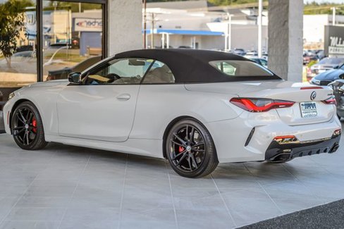 Used 2022 BMW M440i Convertible w/ Premium Package image 10